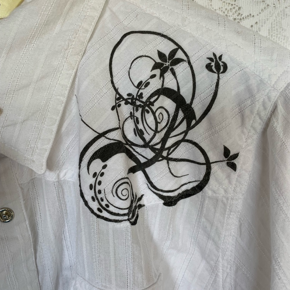 Western style snap front white shirt with design